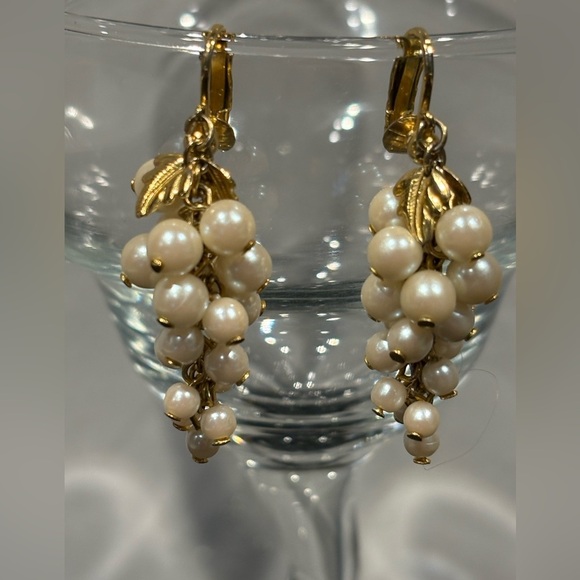 Vintage Faux Pearl Grapevine Clip-On Earrings - Picture 3 of 8
